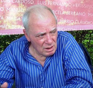 António Lobo Antunes, 1998 (Photo: Gonçalo Figueiredo Augusto, from Wikipedia, under Creative Commons Licence, CC-BY-3.0)